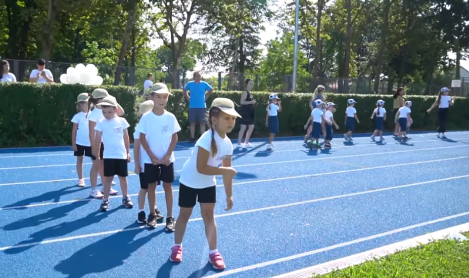 На стадіоні оновленої ДЮСШ в Мукачеві провели Малі олімпійські ігри (ВІДЕО)