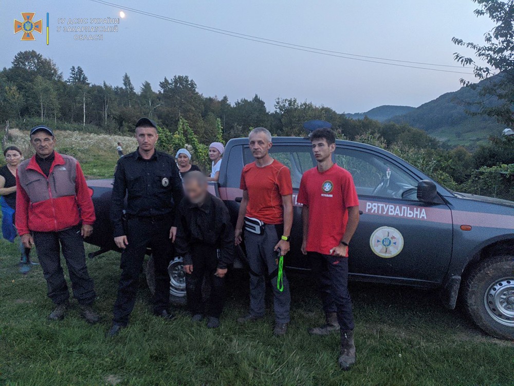 Не втрачали надію: на Закарпатті вдалося відшукати літнього чоловіка, який зник у лісі майже тиждень тому (ФОТО)