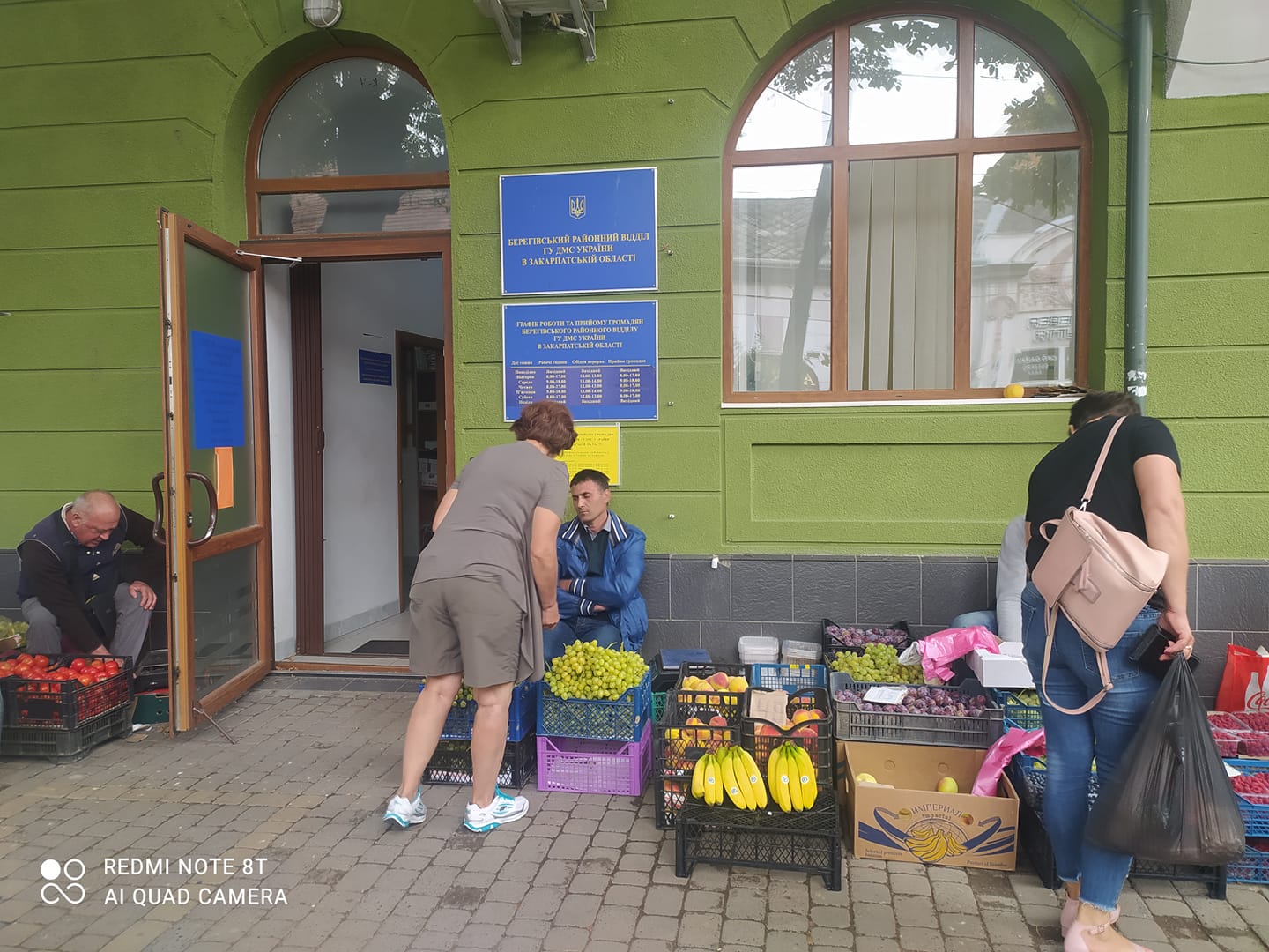 Підприємці Берегова звернулися до міського голови, вимагаючи розібратися зі стихійним ринком (ФОТО)