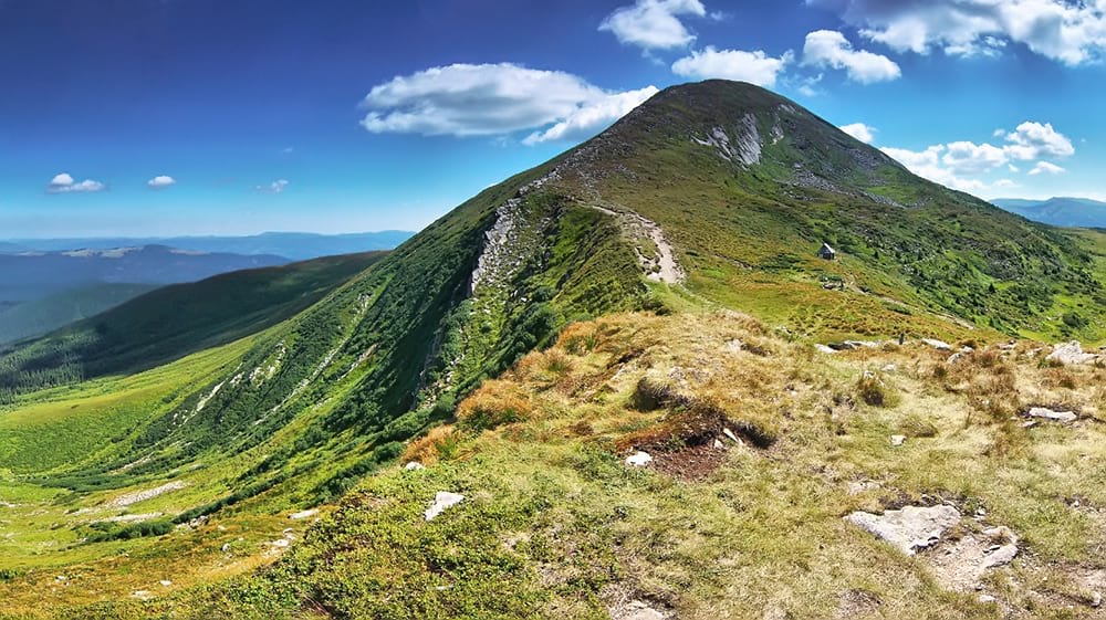 В підніжжі гори Говерла знайшли повішеним закарпатця