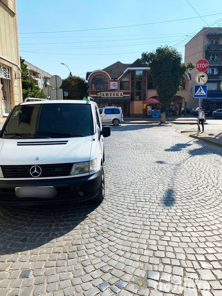 У поліції на водія, який збив 12-річного хлопчика на пішохідному переході у Виноградові, склали адмінпротокол за фактом пошкодження майна (ФОТО)