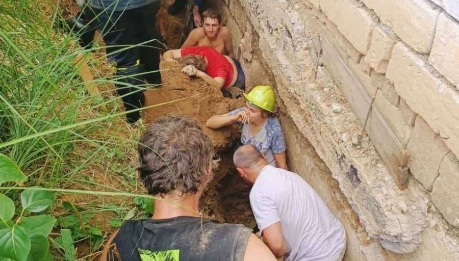 Зсув ґрунту у Перечині: засипало трьох людей, є загиблі (ФОТО)