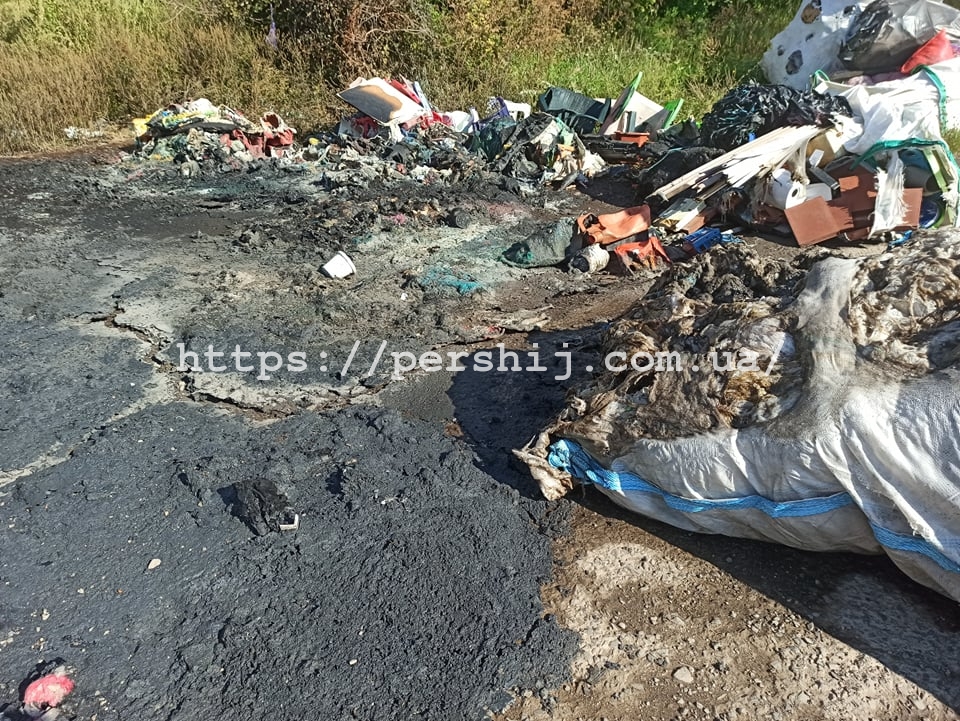 Нічна пожежа на приймальному пункті вторинної сировини на Закарпатті: ймовірним мотивом підпалу могла стати конкуренція (ФОТО, ПРЯМИЙ ЕФІР)