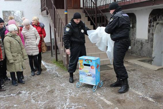 Управління поліції охорони Закарпаття оголошує конкурс на найкращий лист Діду Морозу (фото)