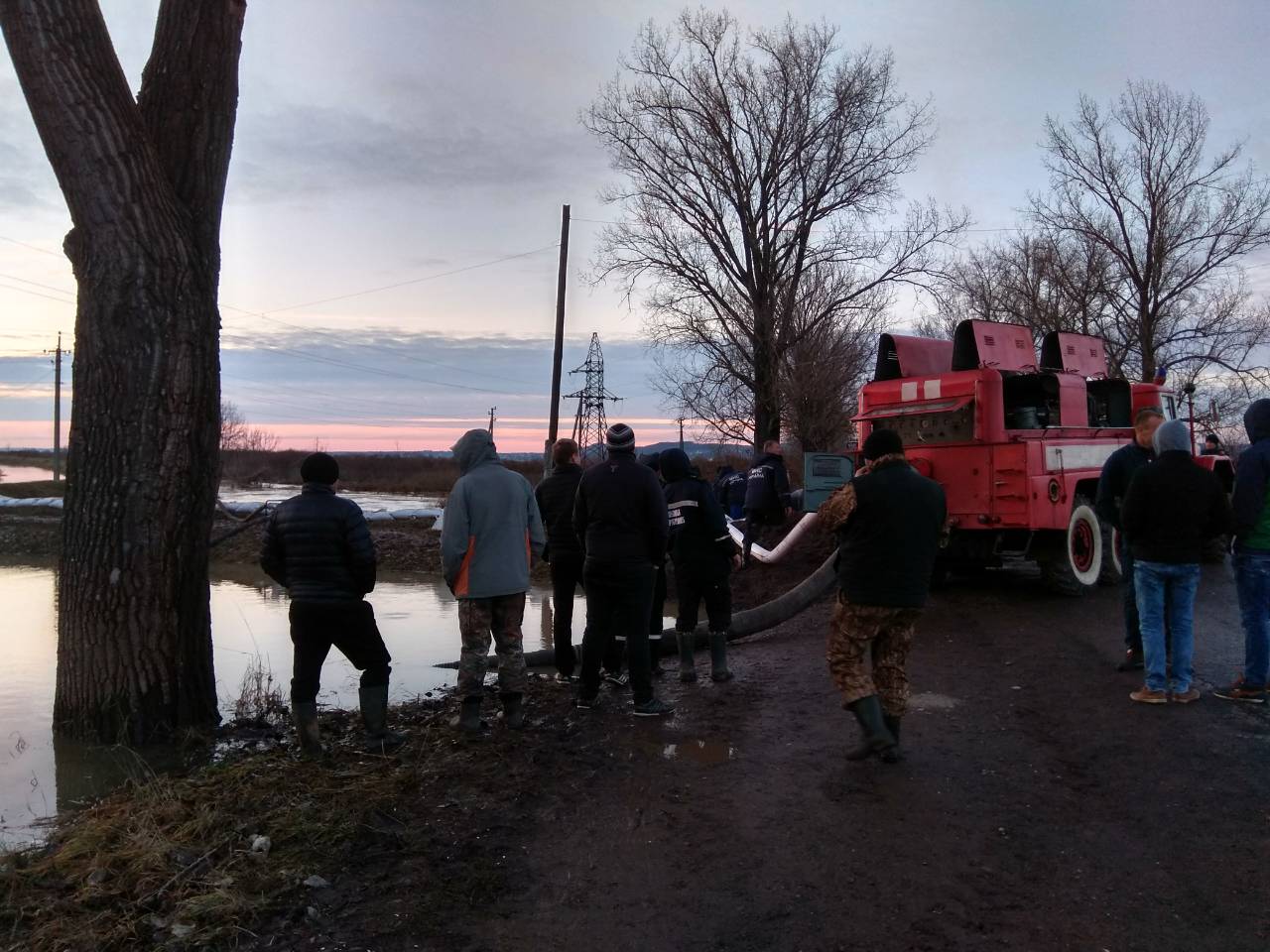 У Вільхівці триває відкачування паводкової води