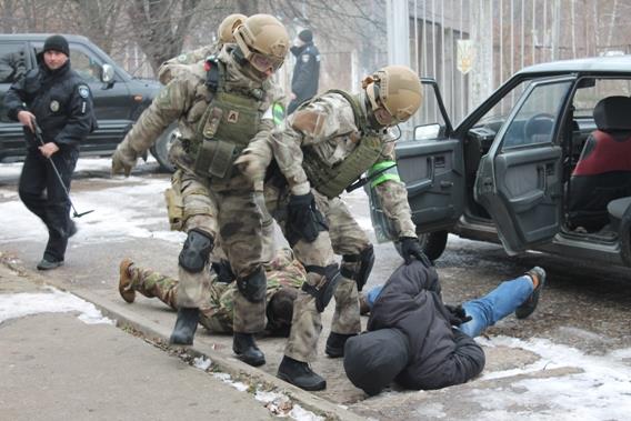 Поліція Закарпаття провела тактико-спеціальні навчання в умовах, максимально наближених до реальних (ВІДЕО+ФОТО)