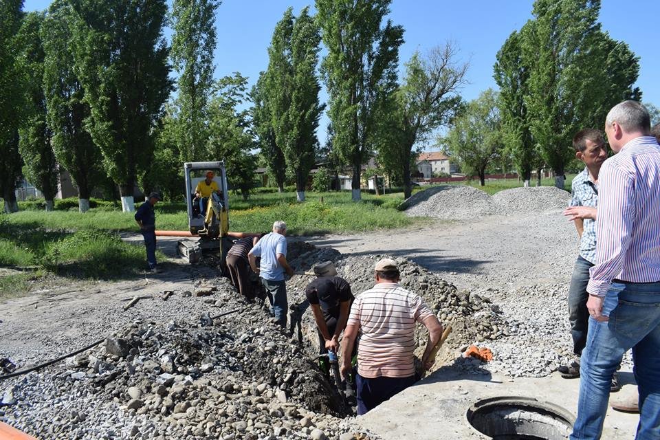 У Берегові йдуть ремонтні роботи (ФОТО)