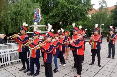 На вулицях Берегова грав незвичайний оркестр (ВІДЕО)