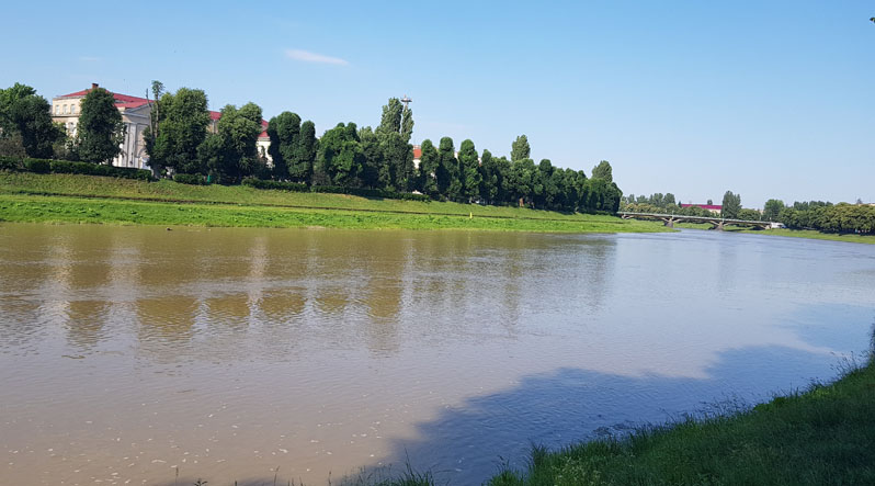 Після дощів та граду в Закарпатських річках піднявся рівень води. ФОТО