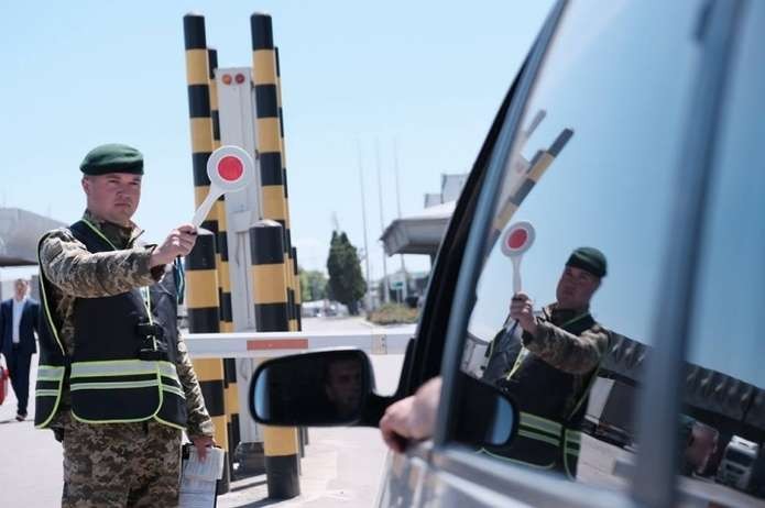 На кордонах Закарпаття новий експеримент - на митниці починає працювати поліція