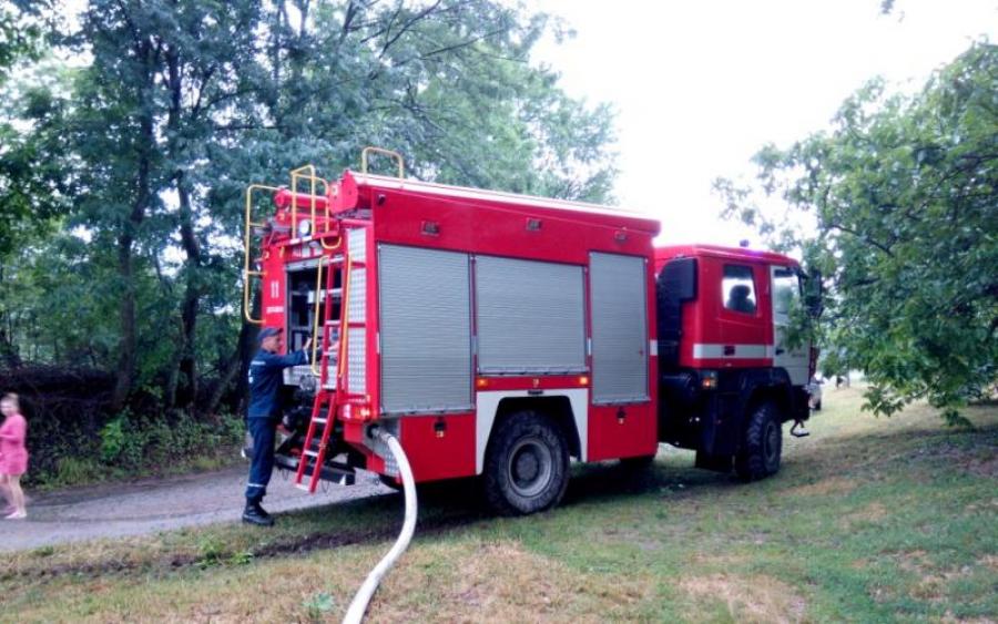 Блискавка влучила в школу під Одесою (ФОТО)