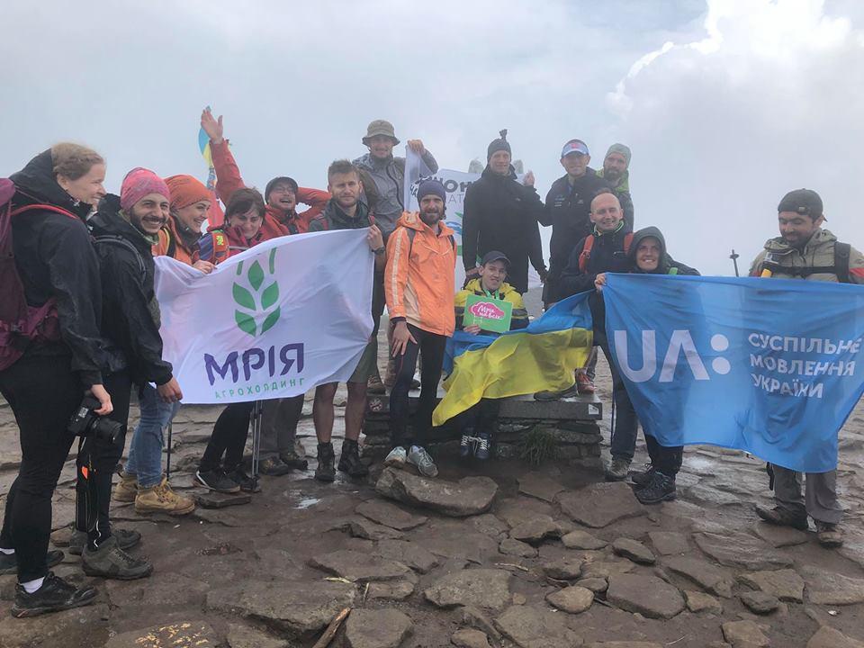 Хлопець у візку підкорив закарпатську Говерлу (ФОТО)