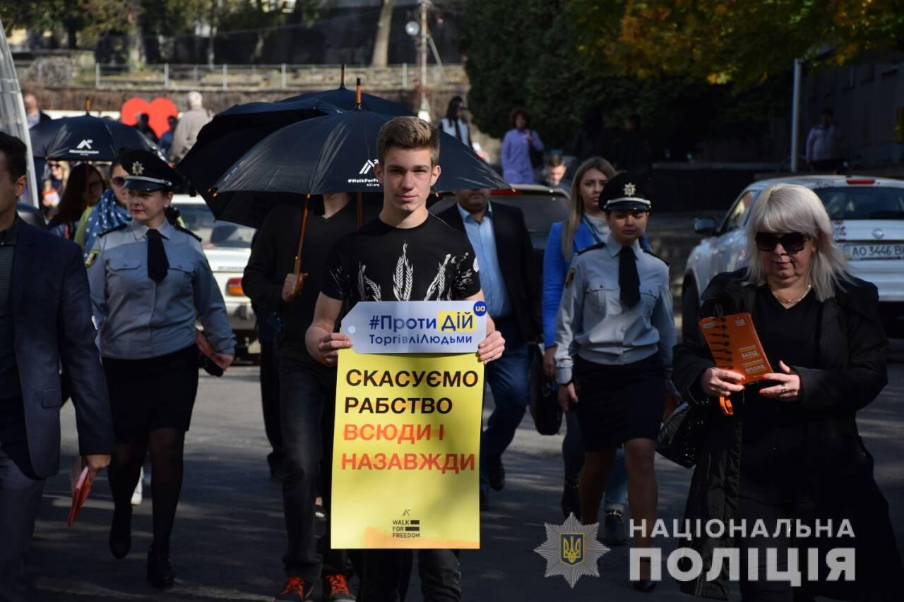 Поліцейські Закарпаття взяли участь у заходах з нагоди Європейського дня боротьби з торгівлею людьми