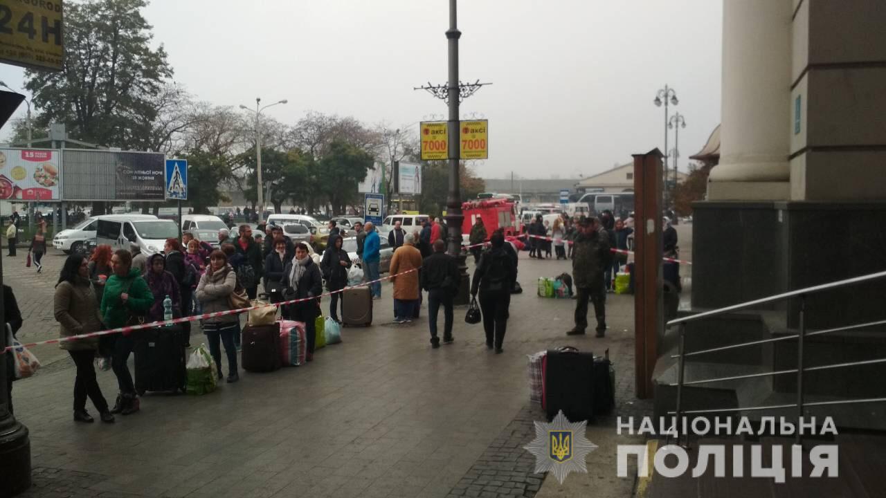 У Львові мінували головний залізничний вокзал (ФОТО)