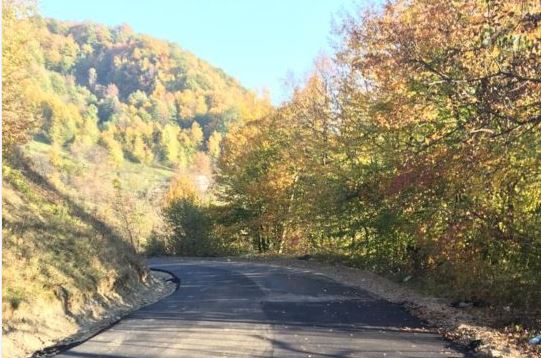 На Тячівщині кладуть асфальт там, де його ніколи не було (ФОТО)