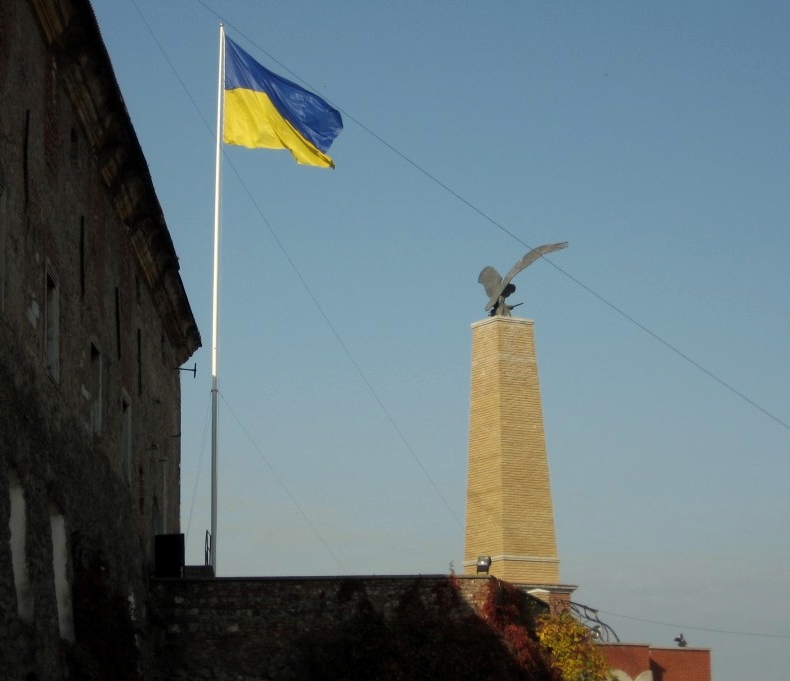 В Мукачівському замку "Паланок" вирішили замінити відомого птаха Турул на Герб?