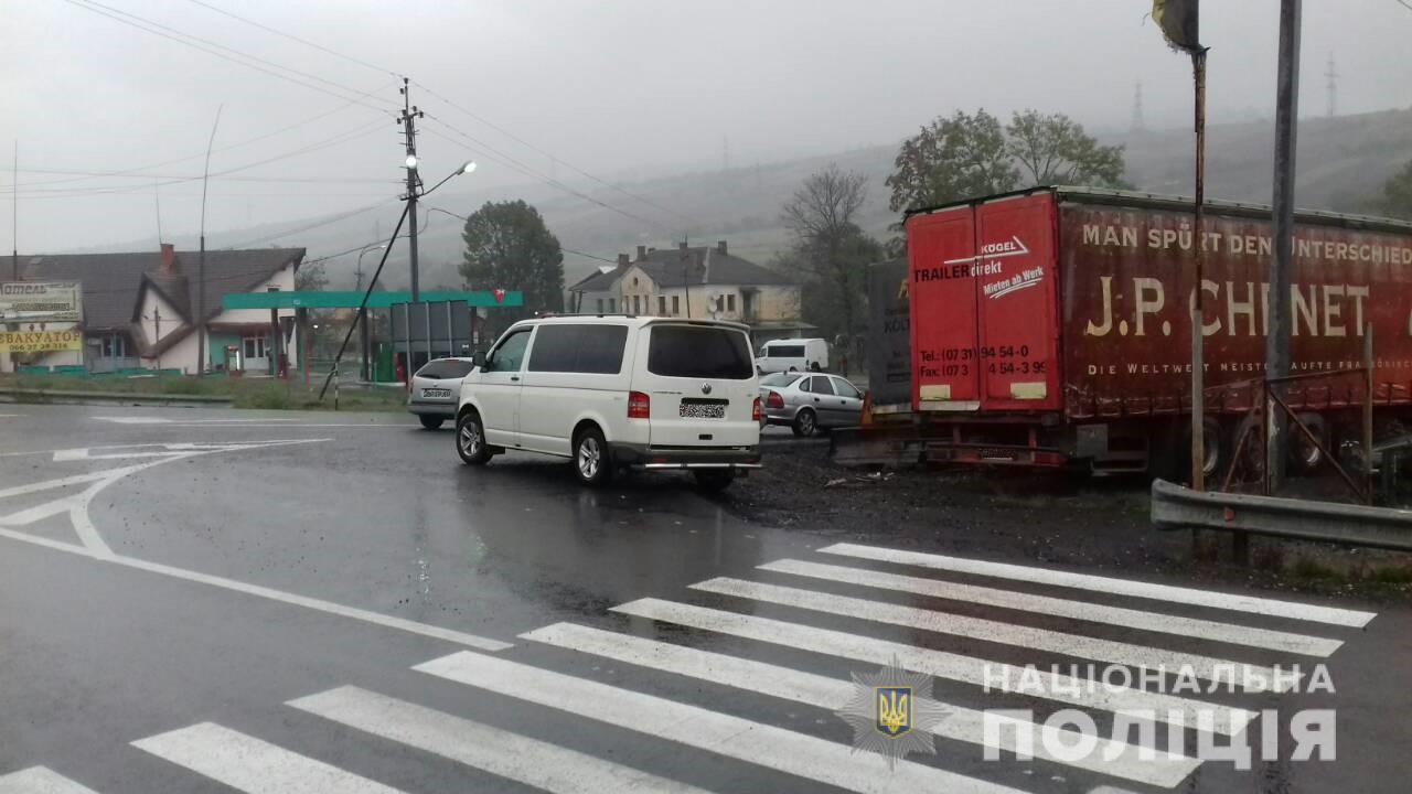 Поліція Закарпаття в Нижніх Воротах затримала злочинця з Рівненщини (ФОТО)