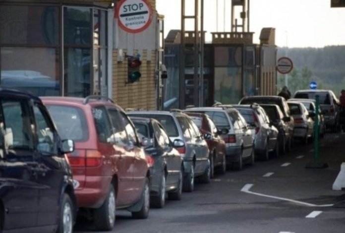 На деяких ПП із Закарпаттям спостерігаються черги з автівок