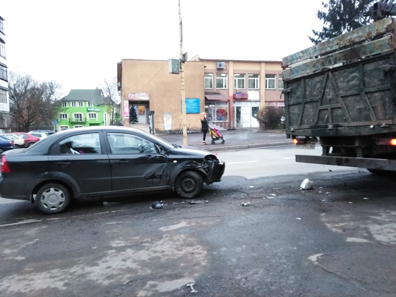 Поблизу міської ради у Перечині – друга за місяць ДТП