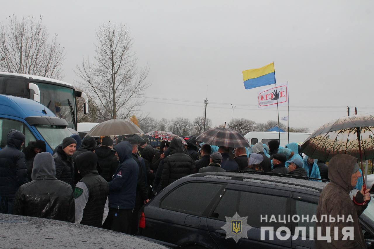 Поліція Закарпаття просить громадян повідомляти про порушення їх конституційних прав