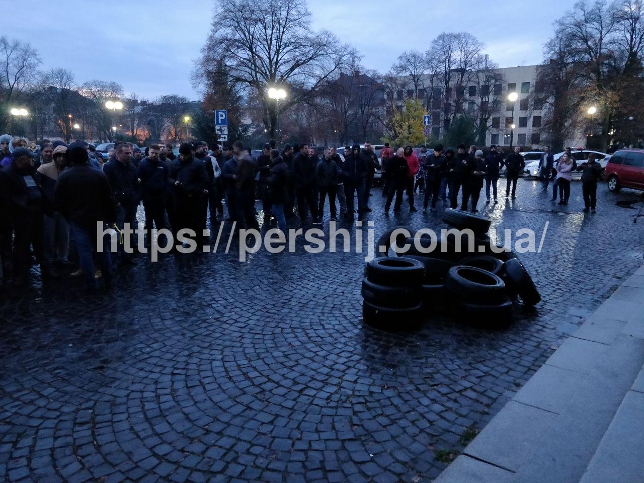 Від "Авангарду" до Закарпатської ОДА: новий закон змусив ужгородських пересічників буквально вийти з себе (ФОТО, ВІДЕО)