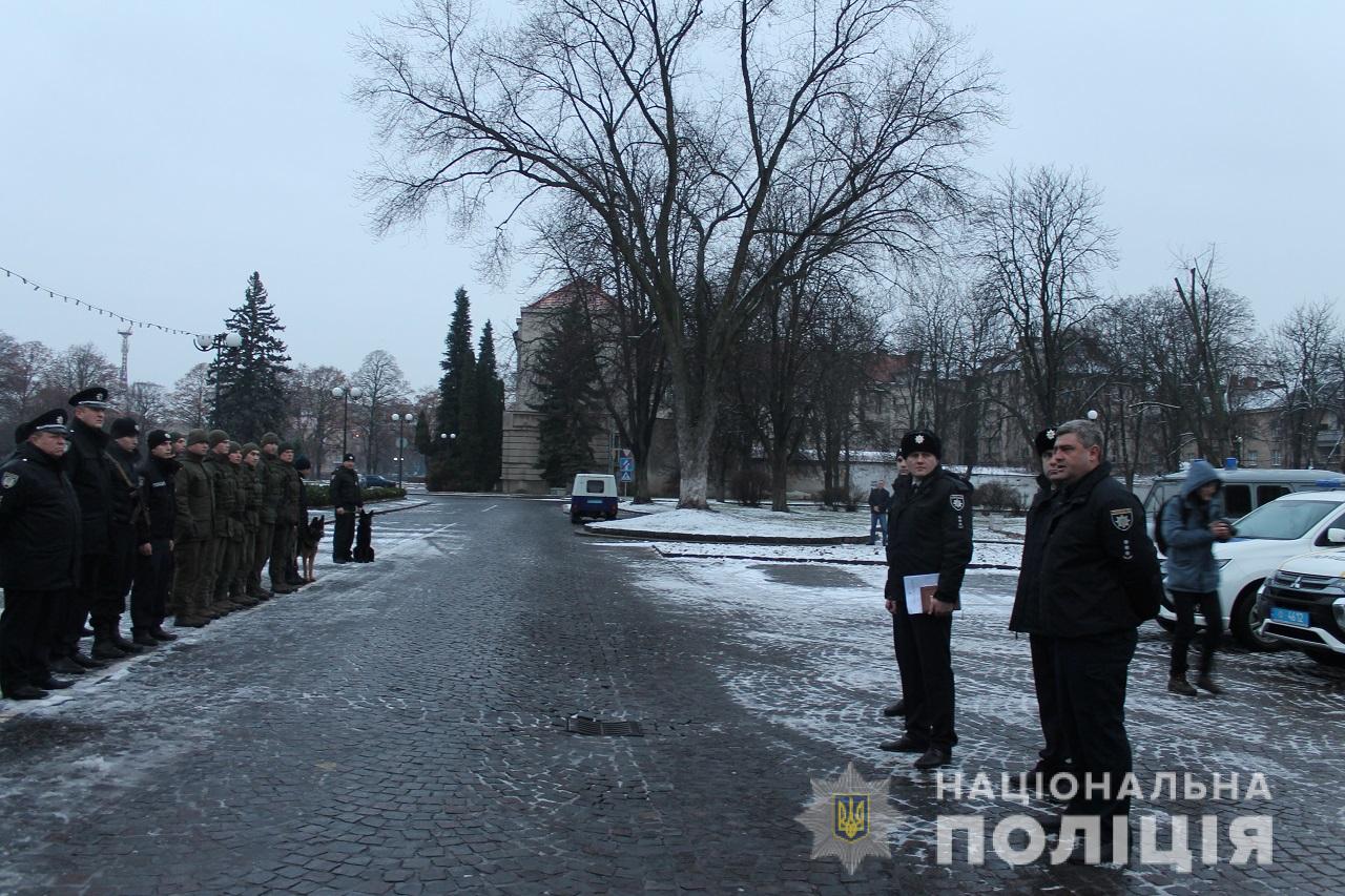 Поліцію Закарпаття перевели на посилений режим роботи (ФОТО)