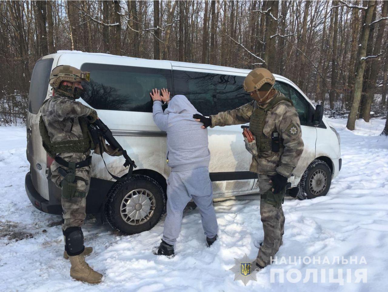 Закарпатським правоохоронцям вдалося затримати злочинця, який перебував у міжнародному розшуку (ФОТО)