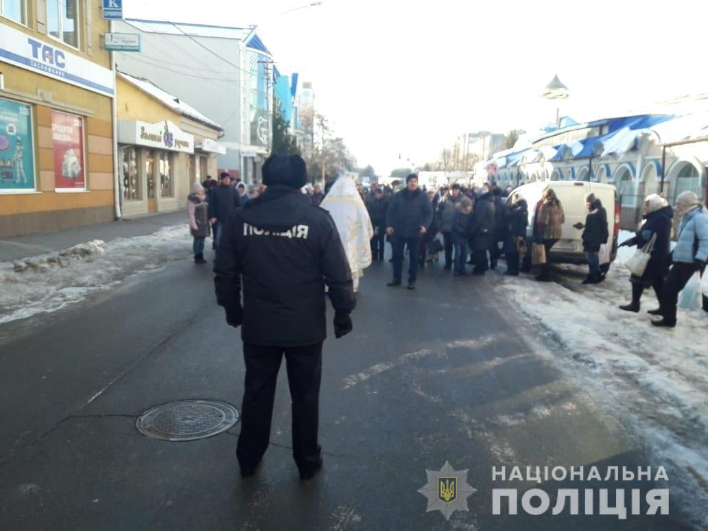 Закарпатські поліцейські розповіли, що робили під час культових заходів на Водохреща (ФОТО)