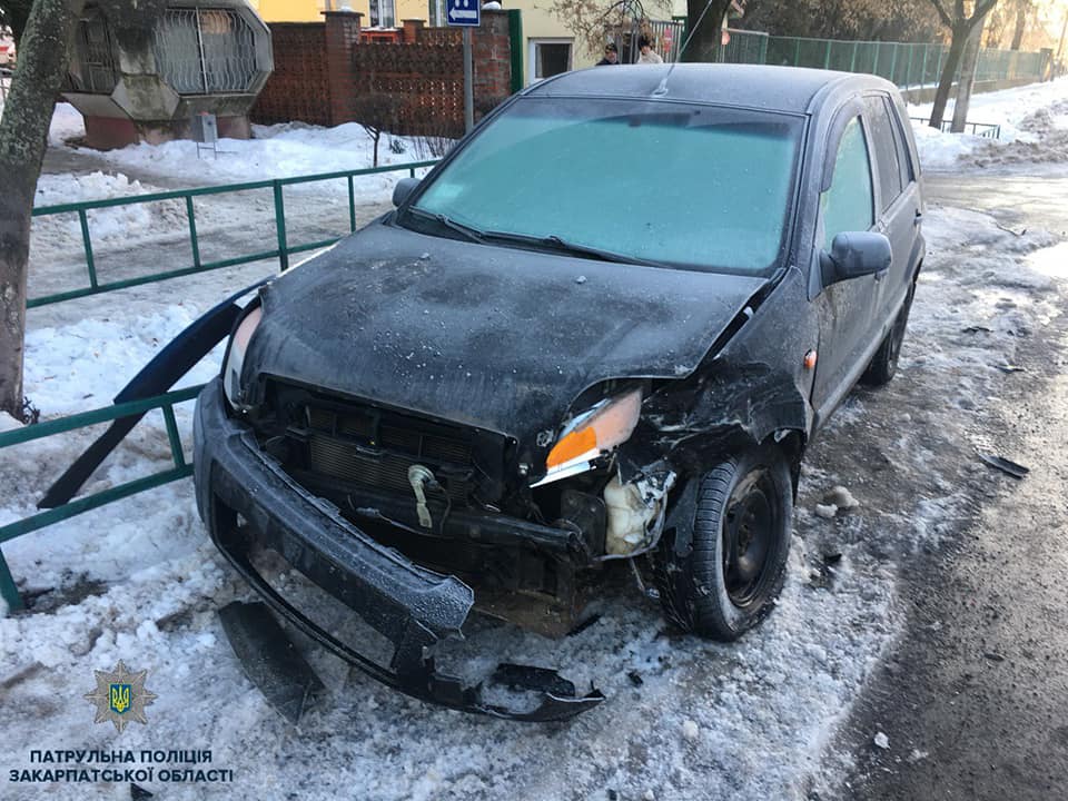 ДТП у Мукачеві: поліція шукає винуватця (ФОТО)