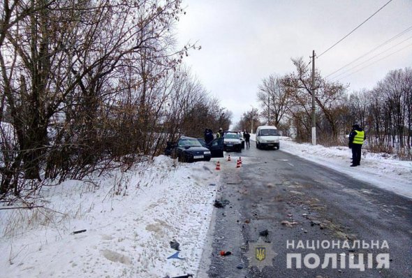 Автобус протаранив легковик: загинула сім’я (фото)