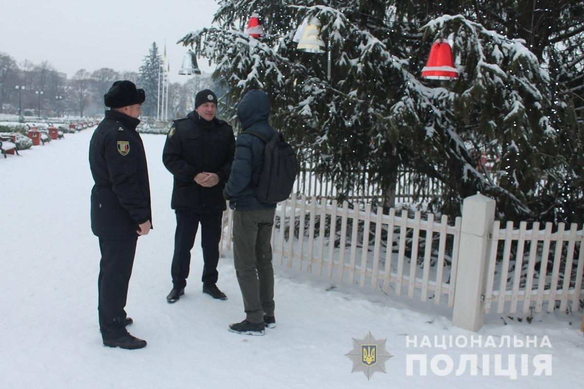 На дорогах Закарпаття групи реагування районних відділів поліції, а в містах посилено наряди правоохоронців, задіяно ювеналів (ФОТО)