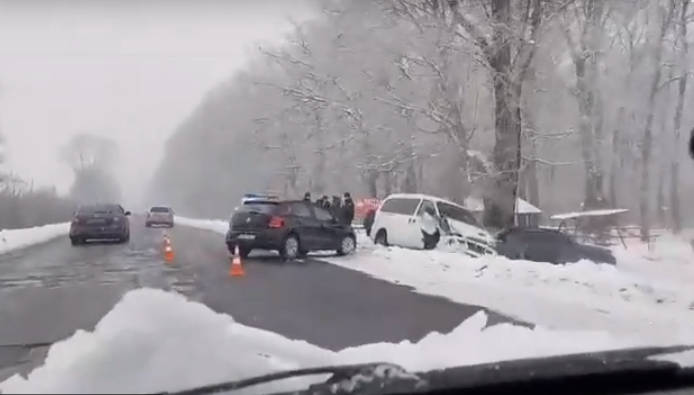 Погодні умови та стан доріг стали причиною ДТП на Берегівщині (ВІДЕО)