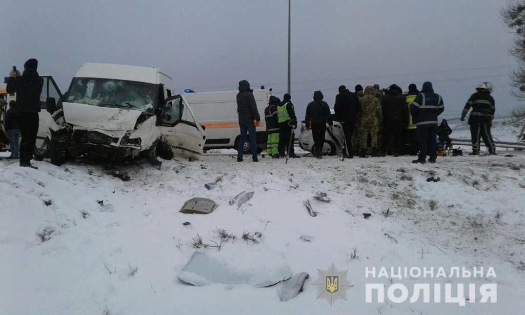 ДТП на трасі Київ-Чоп: багато травмованих, серед загиблих - дитина