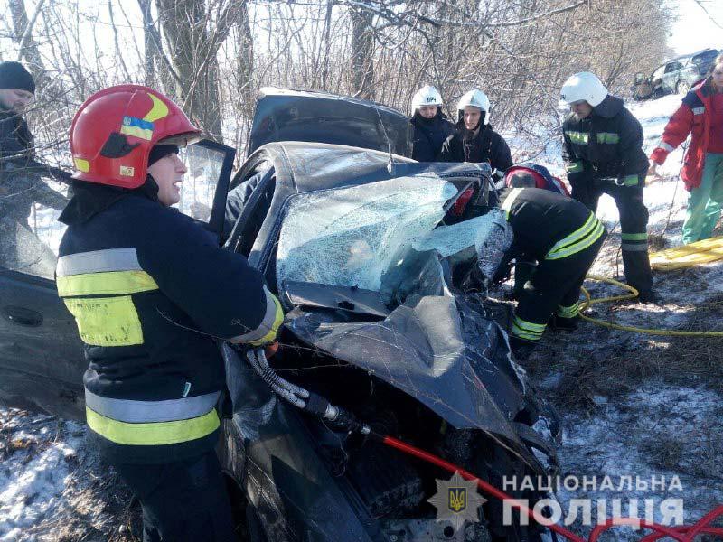 Масштабна ДТП на автодорозі "Київ-Чоп" забрала життя трьох пасажирів: поліцейські надали подробиці трагедії (ФОТО)