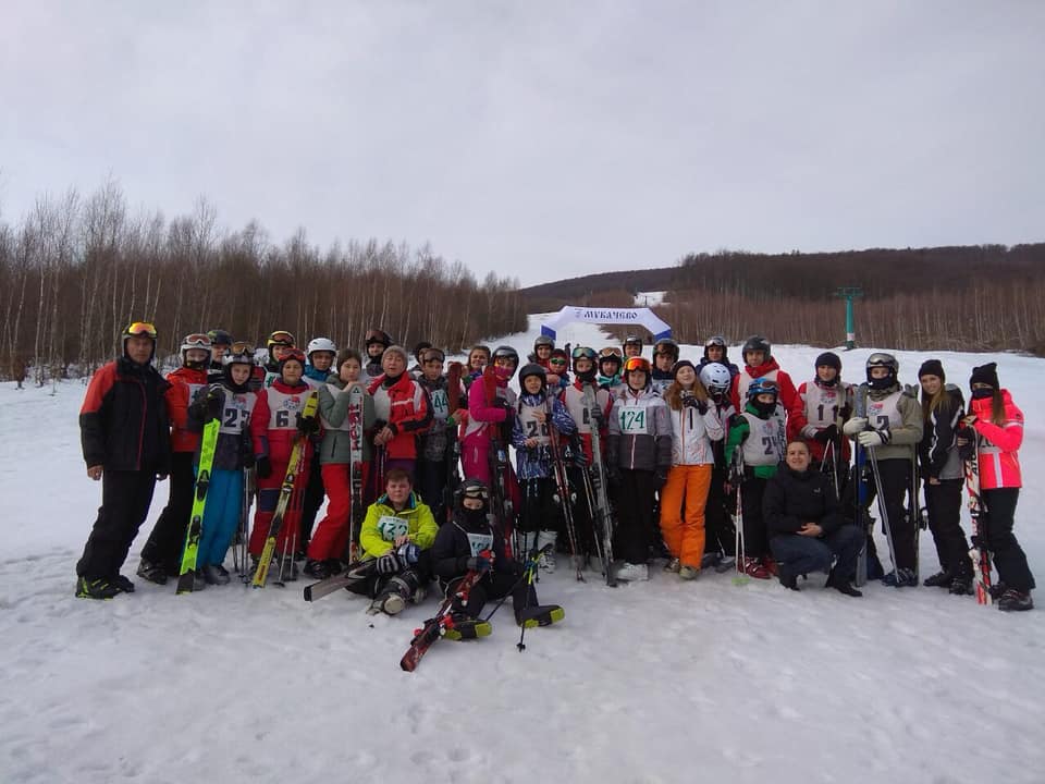 Стало відомо імена переможців фінальних змагань зі слалому серед мукачівських школярів (ФОТО)