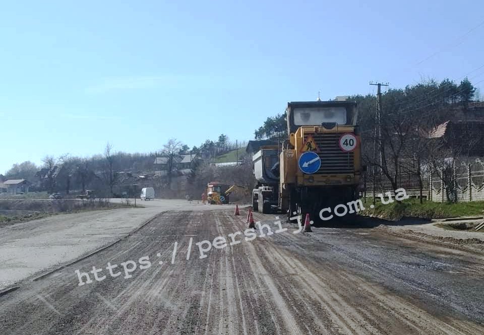 На Закарпатті розпочався ремонт однієї з найгірших доріг (ФОТО, ВІДЕО)