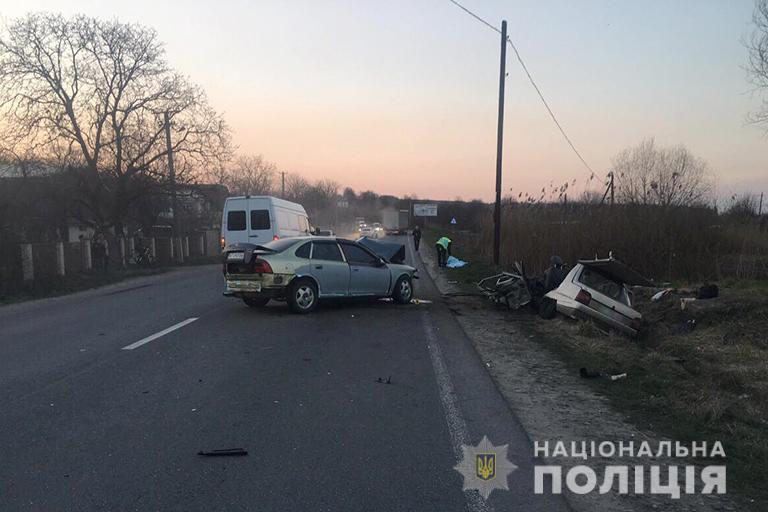 На дорозі "Мукачево-Львів" смертельна ДТП: загинула 26-річна пасажирка (ФОТО)