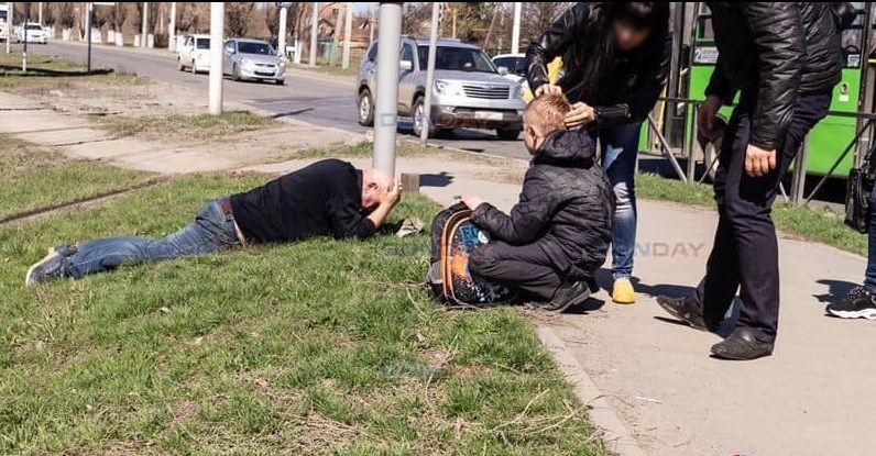 Водії — теж люди: драматичне фото з місця аварії, яка ледь не стала фатальною (ФОТО)