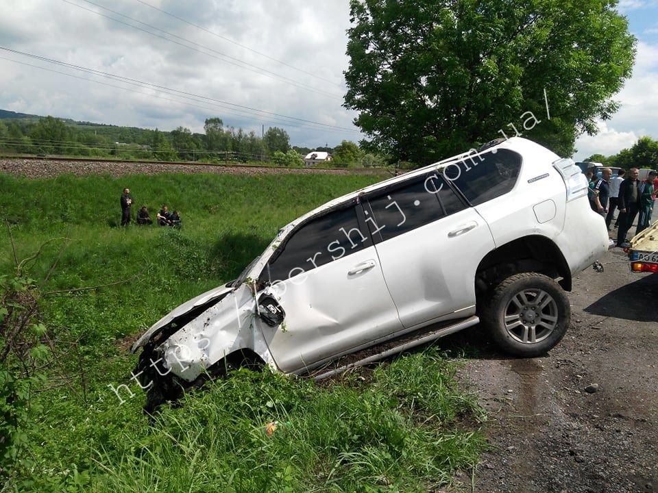 Зіткнулись два позашляховики: на Тячивщині жахлива ДТП (ФОТО, ВІДЕО)