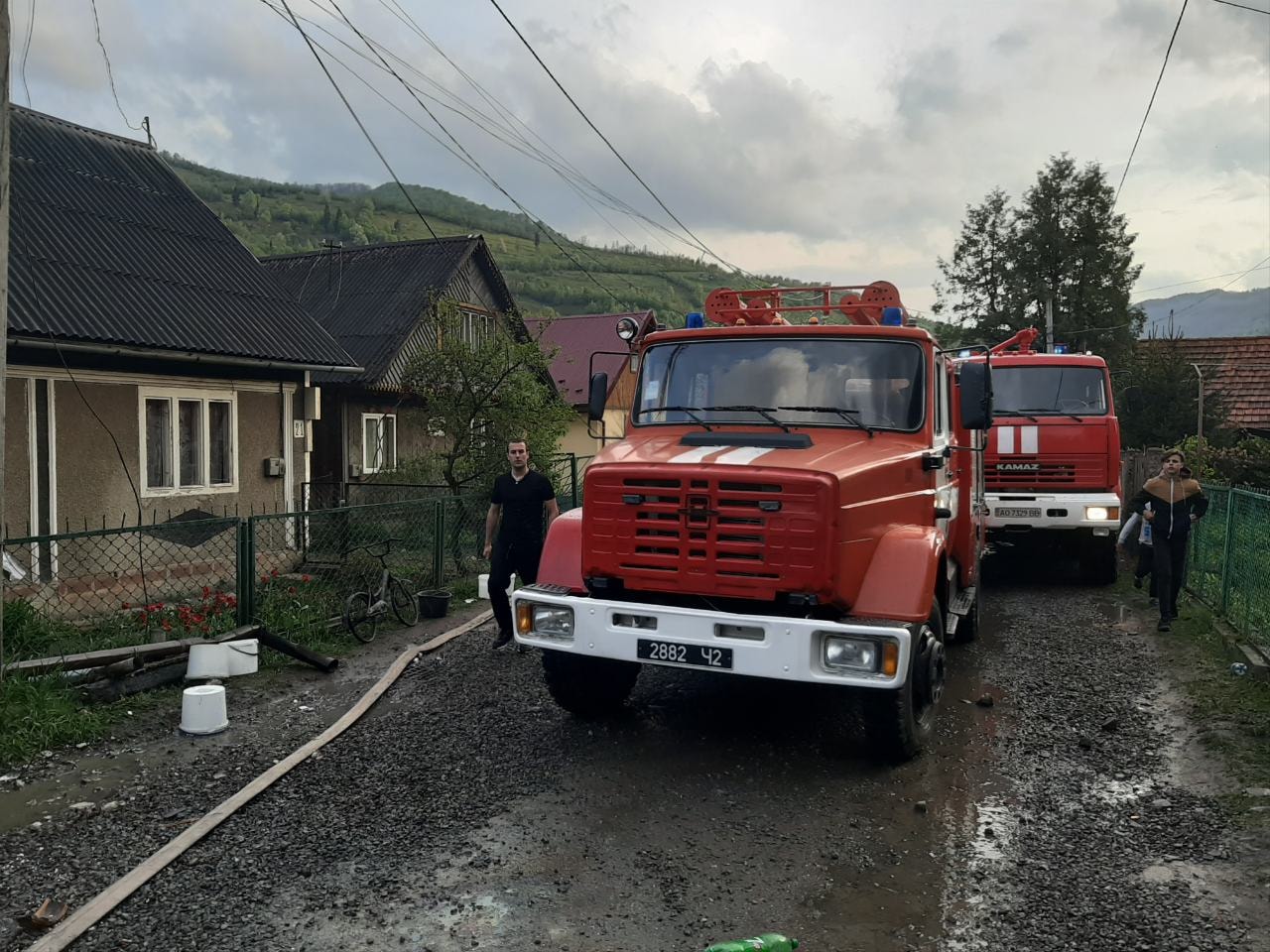 Масштабна пожежа на Закарпатті: дві родини залишилися без даху над головою (ФОТО)