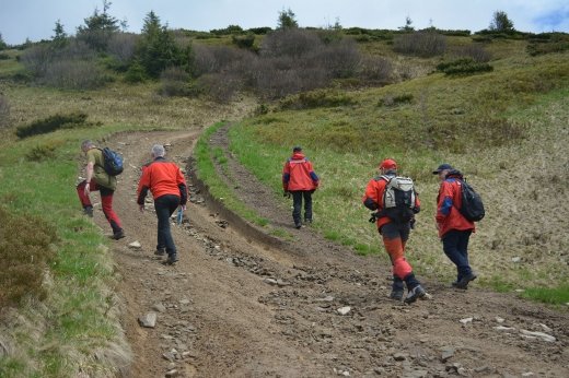 Закарпатські та чеські рятувальники встановлюють в Карпатах вказівники для туристів (ФОТО)