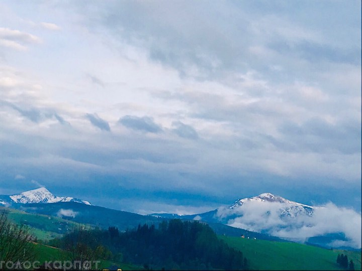 У мережі показали засніжену травневу Говерлу (ФОТО)