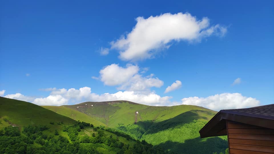 Краса в смітті: неймовірна природа Закарпаття потерпає від туристів (ФОТО)