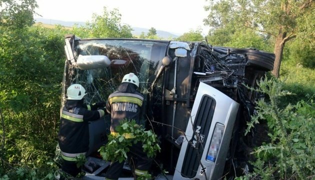 У сусідній Угорщині в страшну ДТП потрапив автобус з дітьми (ФОТО)