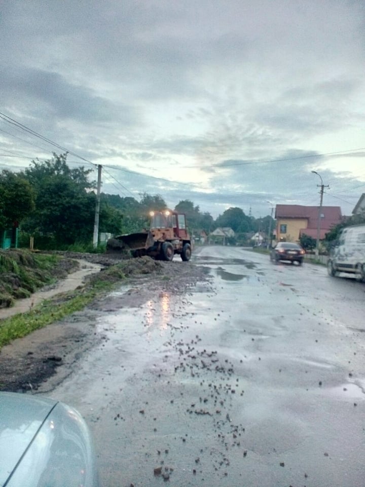 Порушення та незаконне будівництво: закарпатські дорожники звернулася до керівників Тячівщини та Рахівщини (ФОТО)