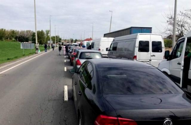 Запасіться терпінням: на виїзді з Закарпаття в Угорщину утворились черги