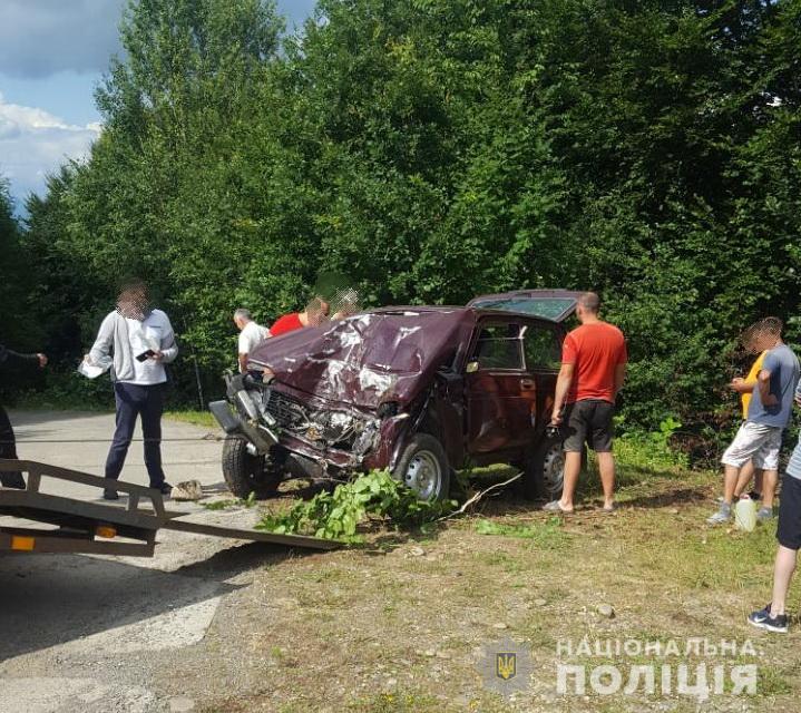 Смертельне зіткнення: автопригода на Хустщині забрала життя двох людей (ФОТО)