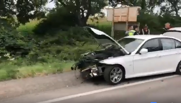 Рух автодорогою "Київ-Чоп" ускладнено: при виїзді з Мукачева трапилася ДТП (ВІДЕО)