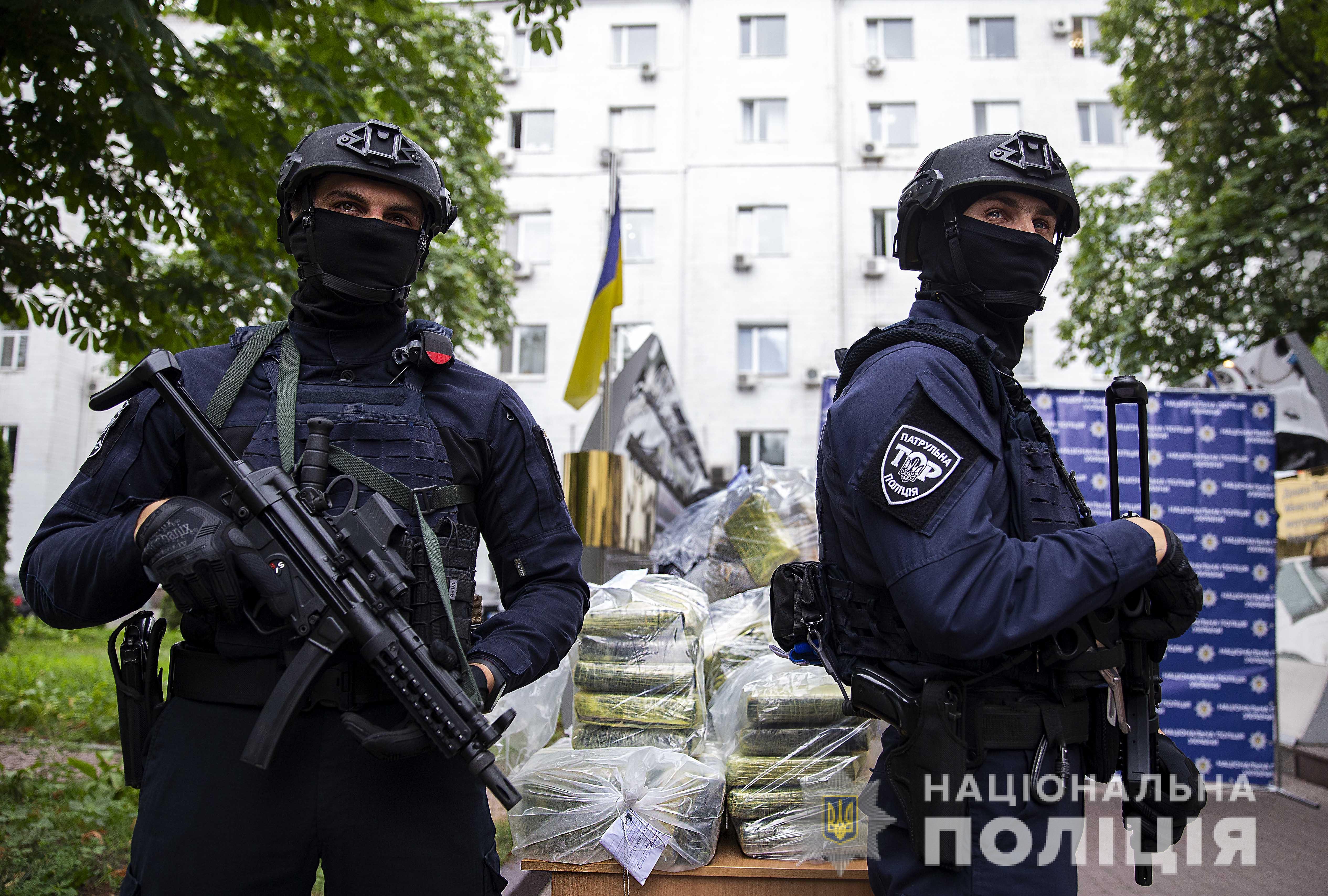 Поліцейські затримали учасників міжнародного наркокартелю та вилучили 400 кг кокаїну (ФОТО,ВІДЕО)