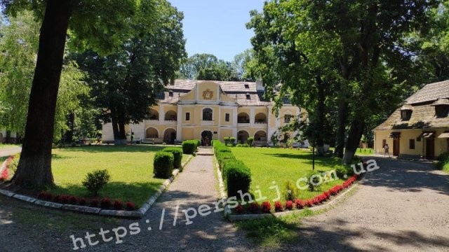 Закарпаття на долоні: таємниці палацу барона-мученика (ФОТО)